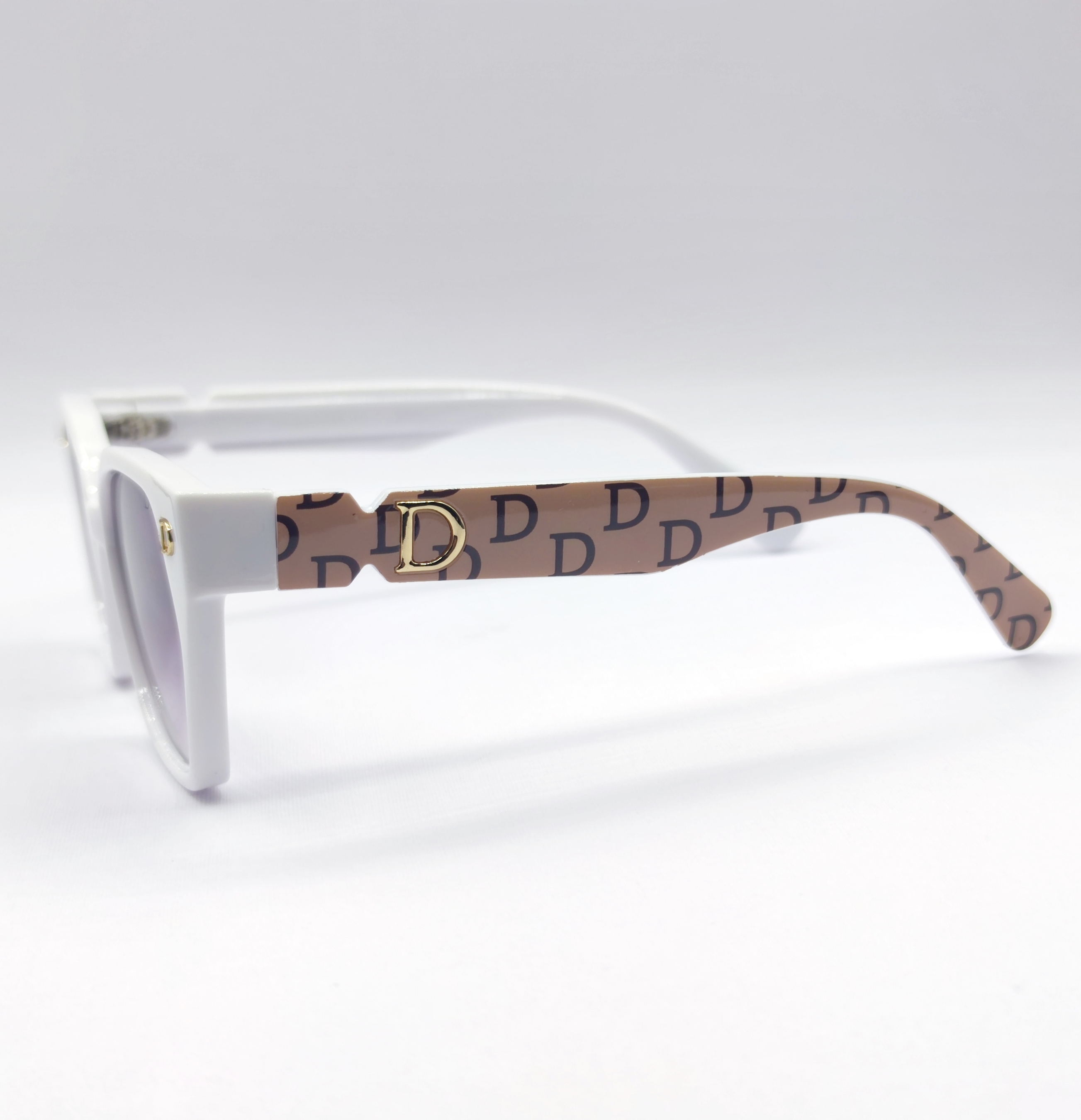 جزییات دسته عینک آفتابی زنانه