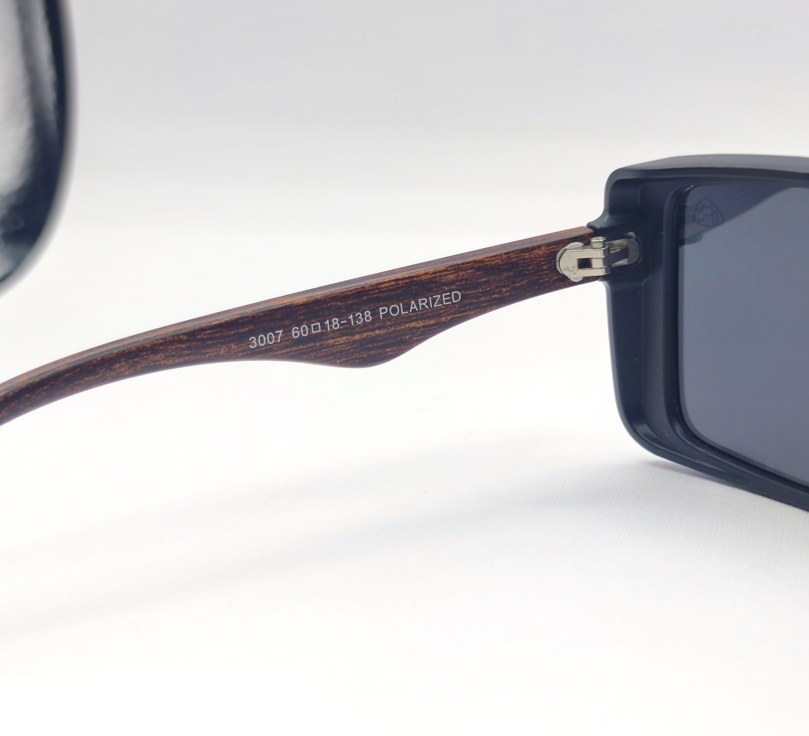 جزییات دسته عینک