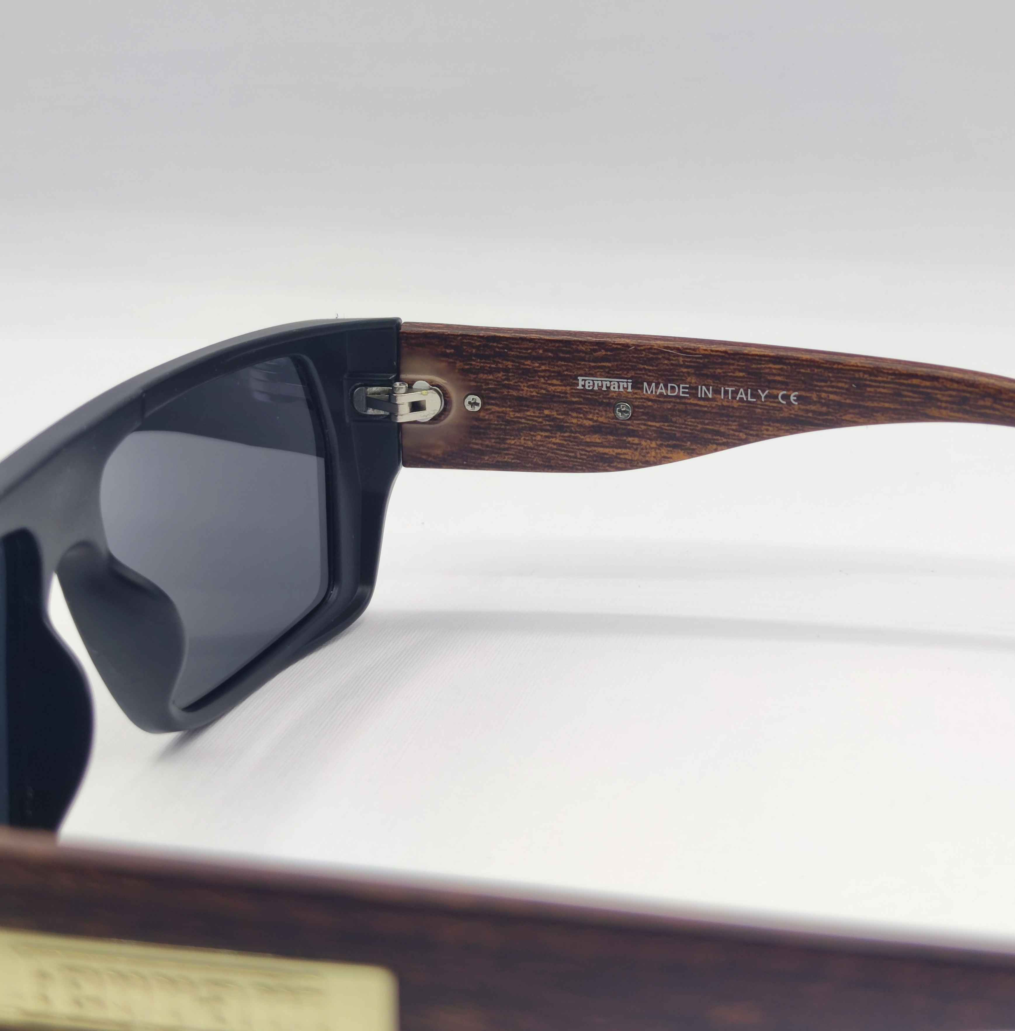 جزییات دسته عینک