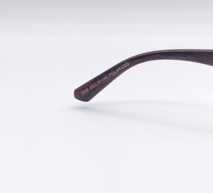 جزییات دسته عینک آفتابی