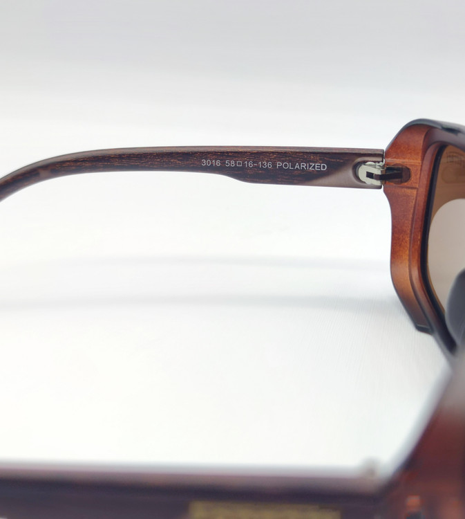 جزییات دسته عینک پلاریزه