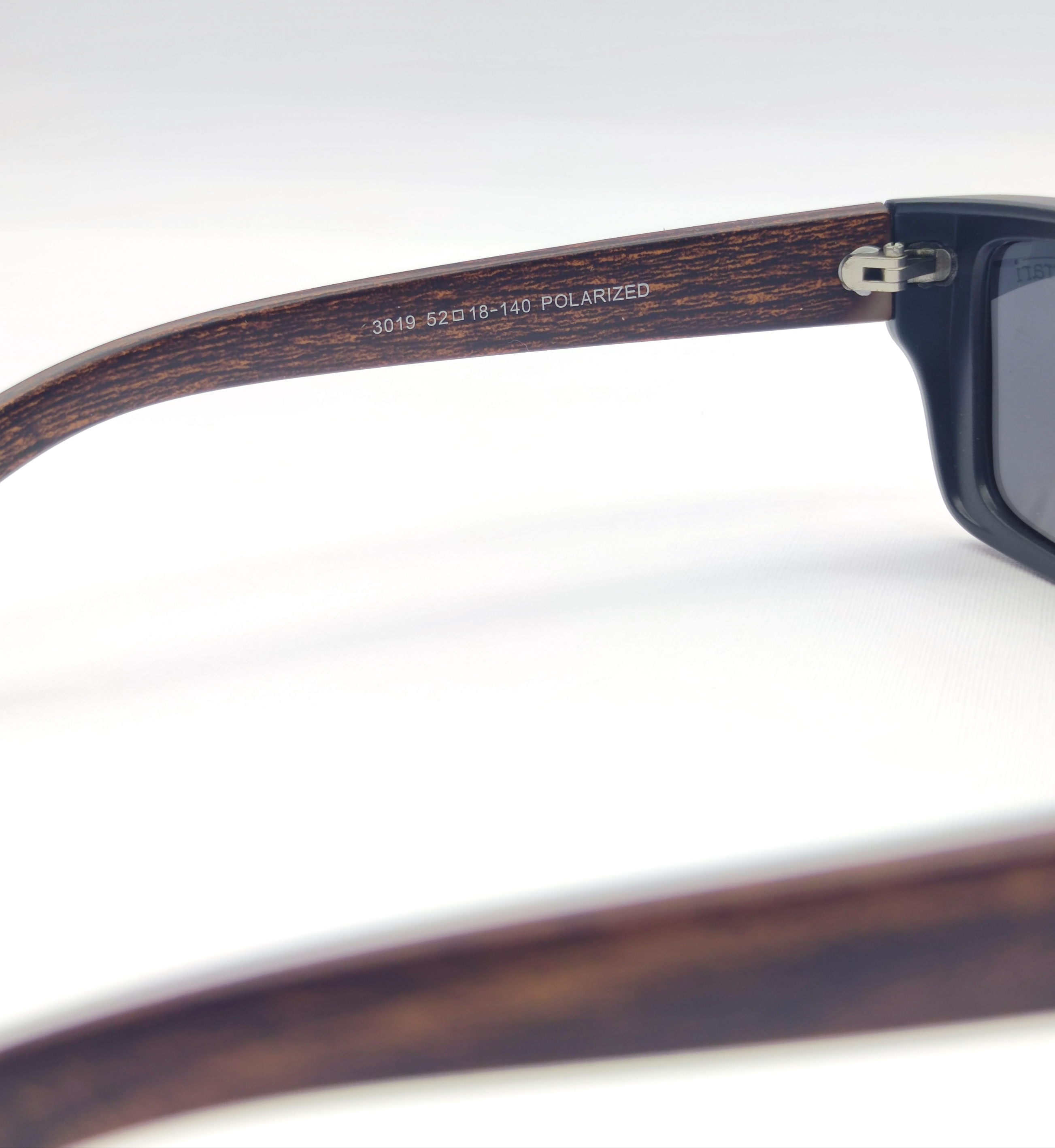 جزییات دسته عینک