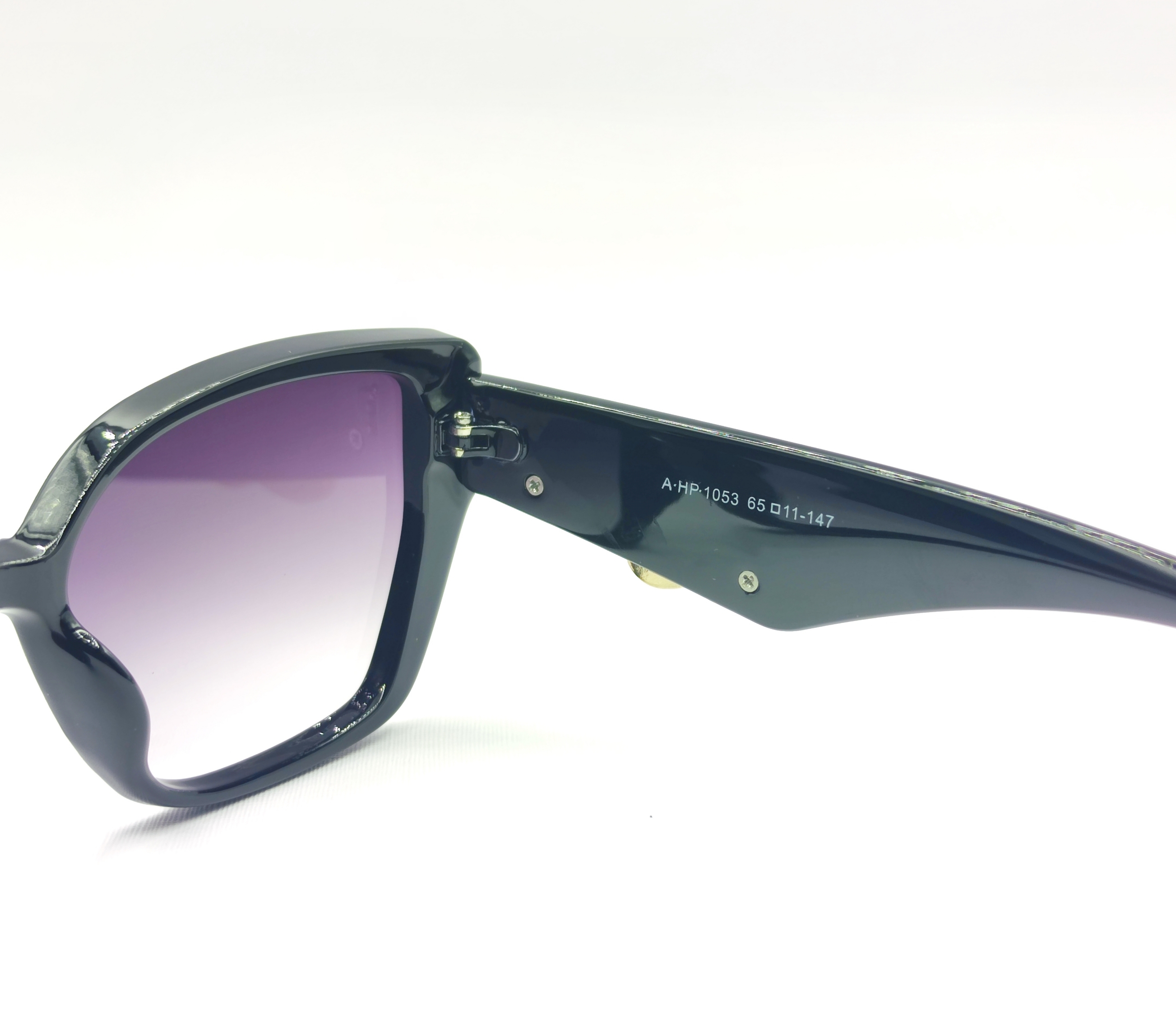 جزییات دسته عینک زنانه