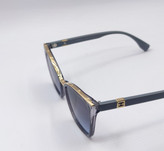 عکس از بالای عینک آفتابی