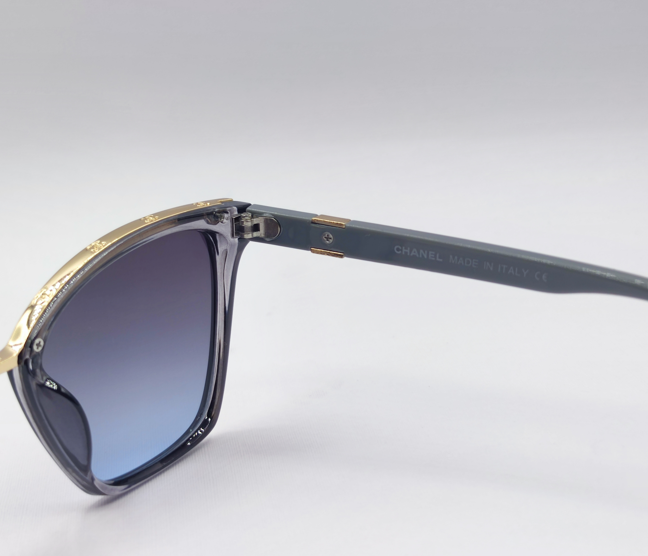 جزییات دسته عینک آفتابی