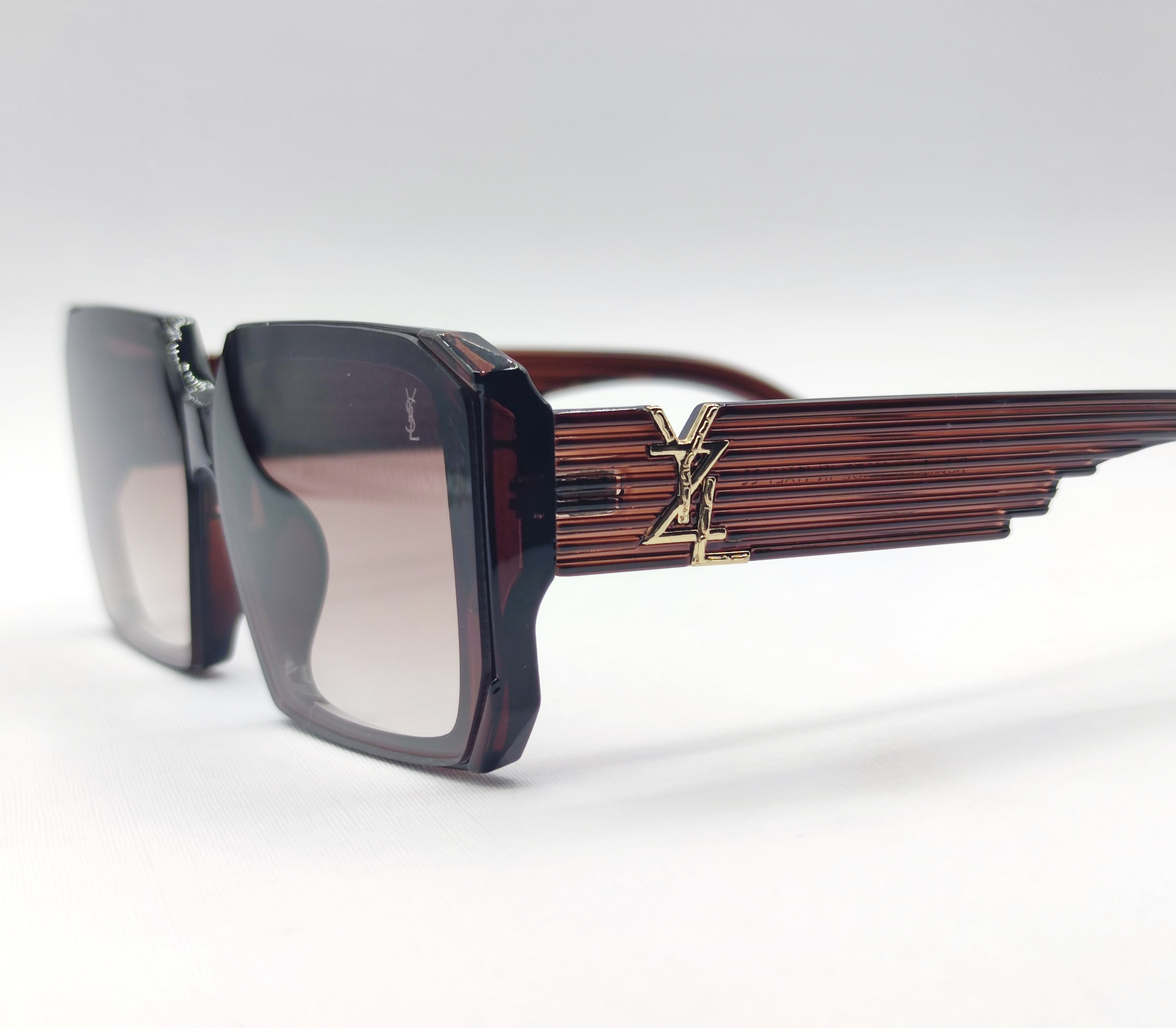 عینک قهوه ای زنانه